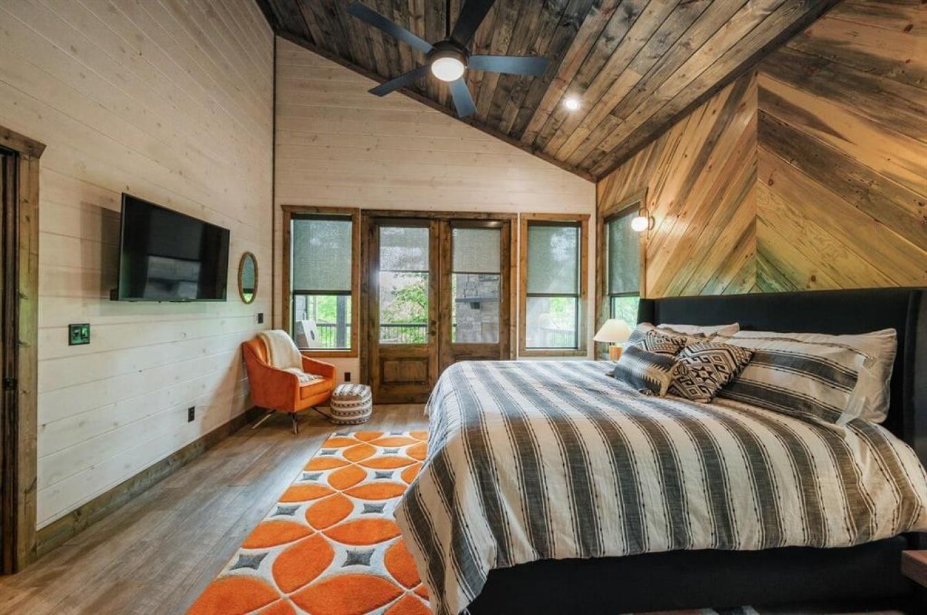 Broken Bow, Oklahoma, 74728, United States, 5 Bedrooms Bedrooms, ,6 BathroomsBathrooms,Residential,For Sale,1797315