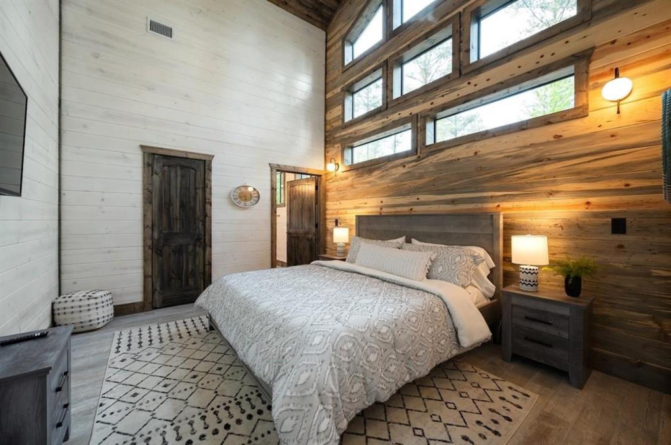 Broken Bow, Oklahoma, 74728, United States, 5 Bedrooms Bedrooms, ,6 BathroomsBathrooms,Residential,For Sale,1797315