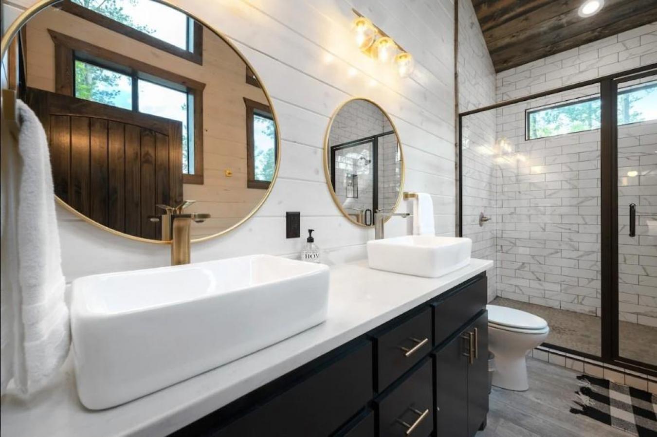 Broken Bow, Oklahoma, 74728, United States, 5 Bedrooms Bedrooms, ,6 BathroomsBathrooms,Residential,For Sale,1797315