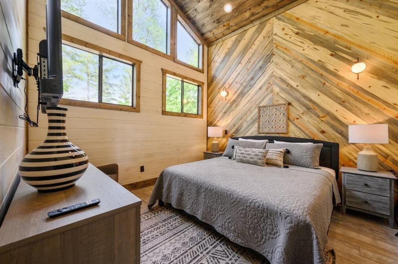 Broken Bow, Oklahoma, 74728, United States, 5 Bedrooms Bedrooms, ,6 BathroomsBathrooms,Residential,For Sale,1797315