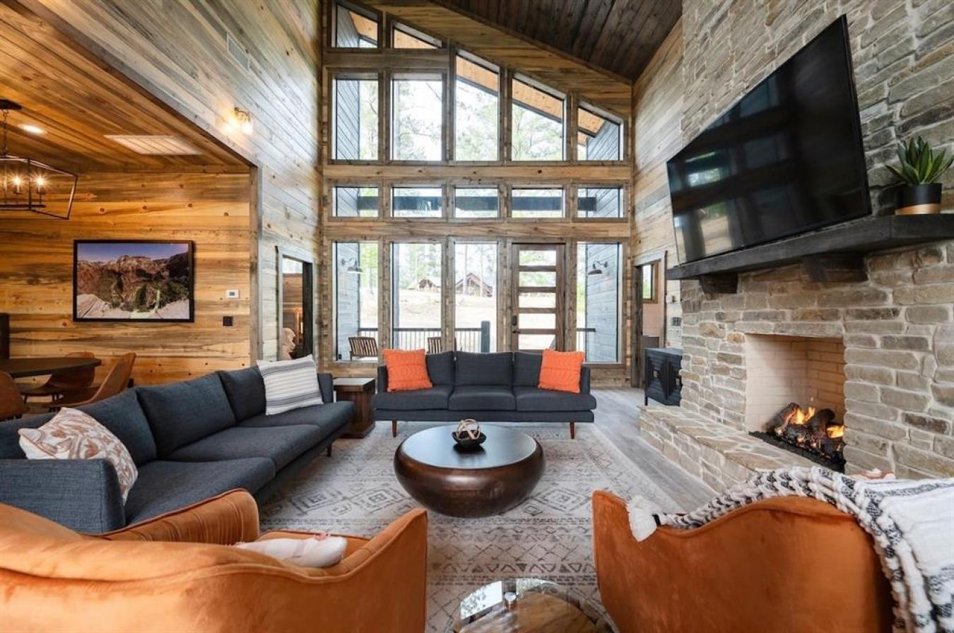 Broken Bow, Oklahoma, 74728, United States, 5 Bedrooms Bedrooms, ,6 BathroomsBathrooms,Residential,For Sale,1797315