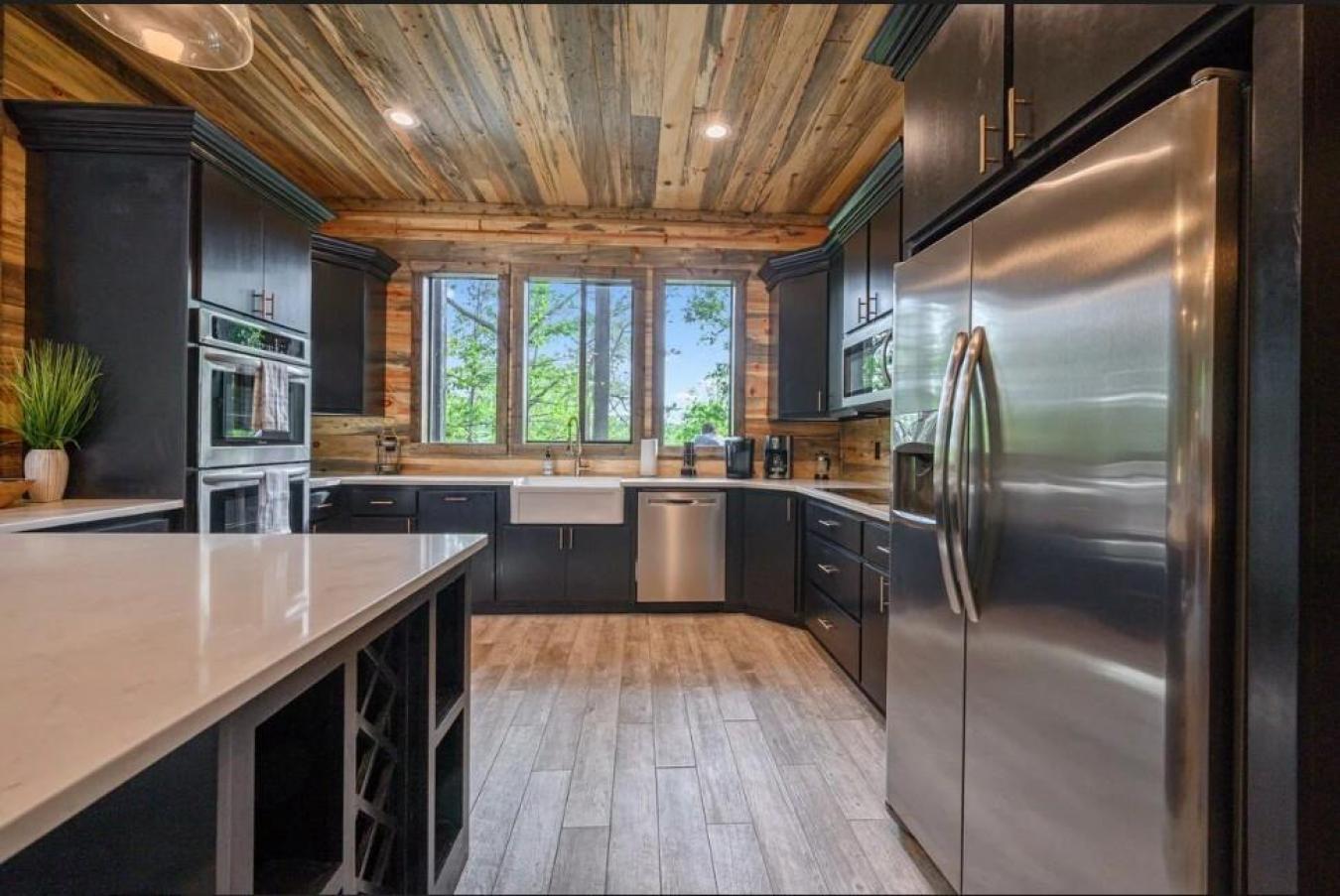 Broken Bow, Oklahoma, 74728, United States, 5 Bedrooms Bedrooms, ,6 BathroomsBathrooms,Residential,For Sale,1797315