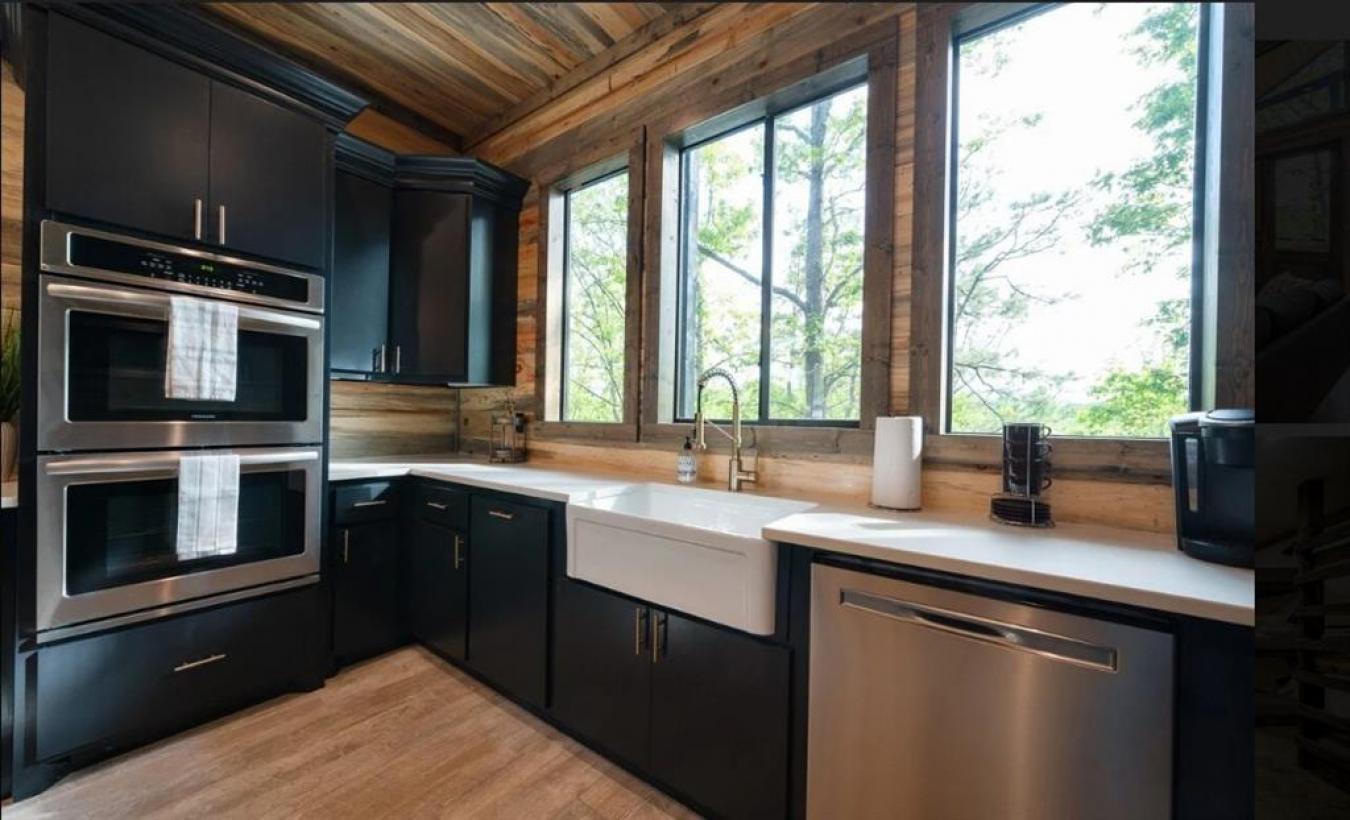 Broken Bow, Oklahoma, 74728, United States, 5 Bedrooms Bedrooms, ,6 BathroomsBathrooms,Residential,For Sale,1797315