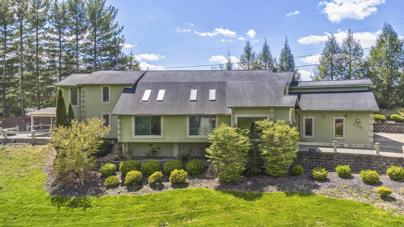 Russell, Kentucky, 41169, United States, 5 Bedrooms Bedrooms, ,4 BathroomsBathrooms,Residential,For Sale,1797312