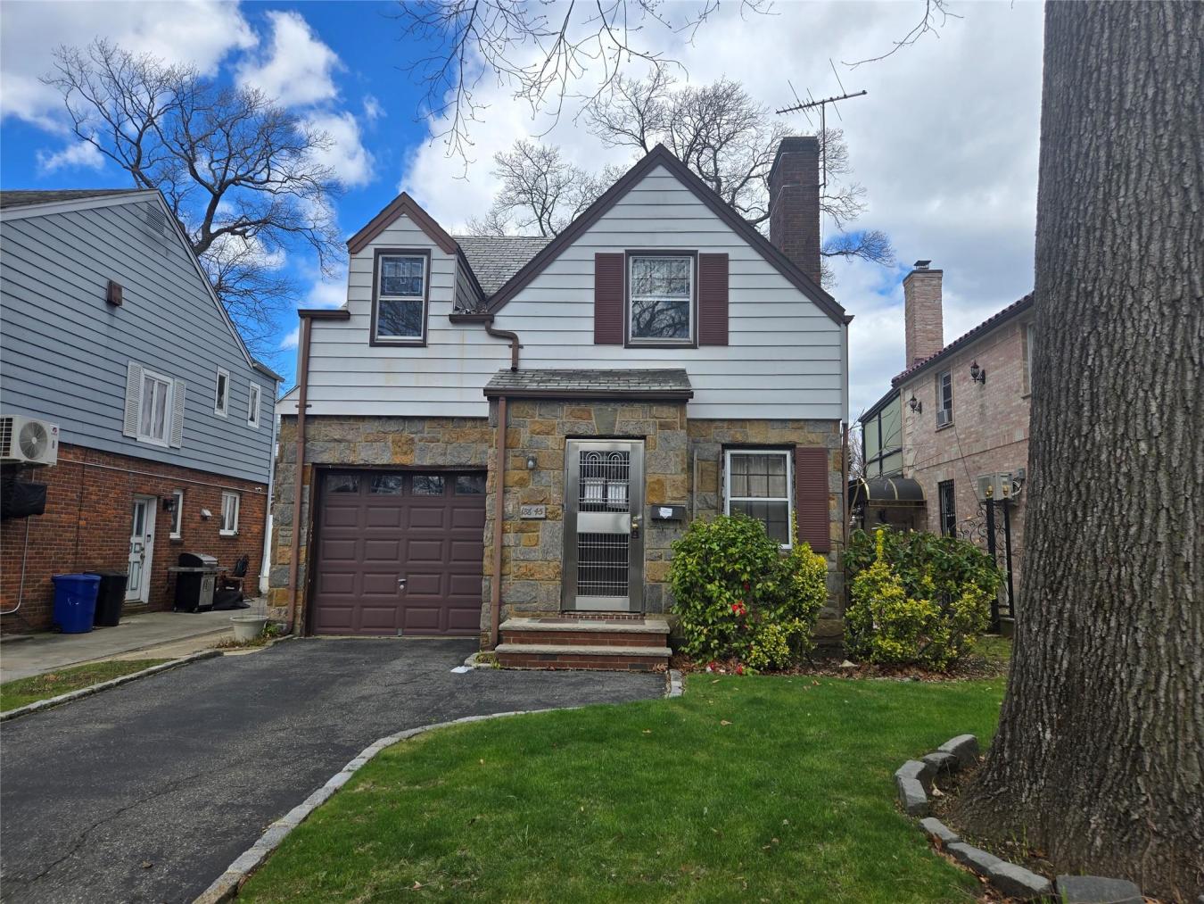 New York, New York, 11432, United States, 3 Bedrooms Bedrooms, ,1 BathroomBathrooms,Residential,For Sale,1797295