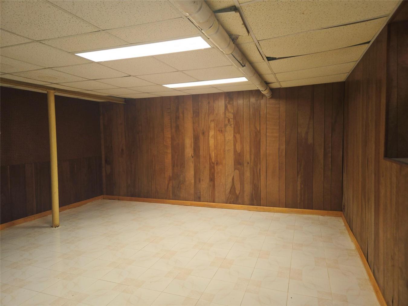 New York, New York, 11432, United States, 3 Bedrooms Bedrooms, ,1 BathroomBathrooms,Residential,For Sale,1797295