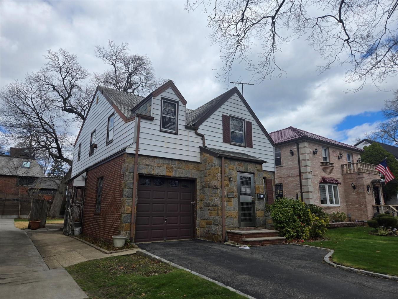 New York, New York, 11432, United States, 3 Bedrooms Bedrooms, ,1 BathroomBathrooms,Residential,For Sale,1797295