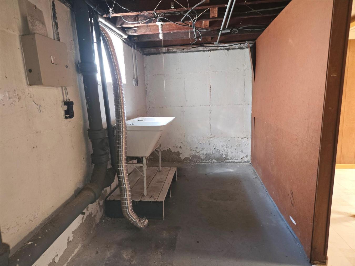 New York, New York, 11432, United States, 3 Bedrooms Bedrooms, ,1 BathroomBathrooms,Residential,For Sale,1797295