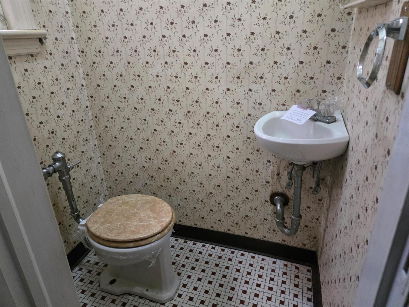 New York, New York, 11432, United States, 3 Bedrooms Bedrooms, ,1 BathroomBathrooms,Residential,For Sale,1797295