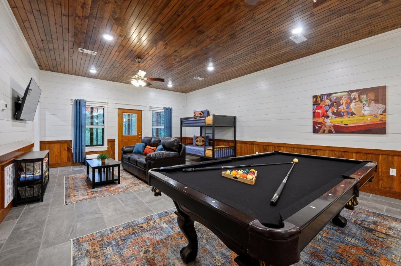 Broken Bow, Oklahoma, 74728, United States, 3 Bedrooms Bedrooms, ,3 BathroomsBathrooms,Residential,For Sale,1797292