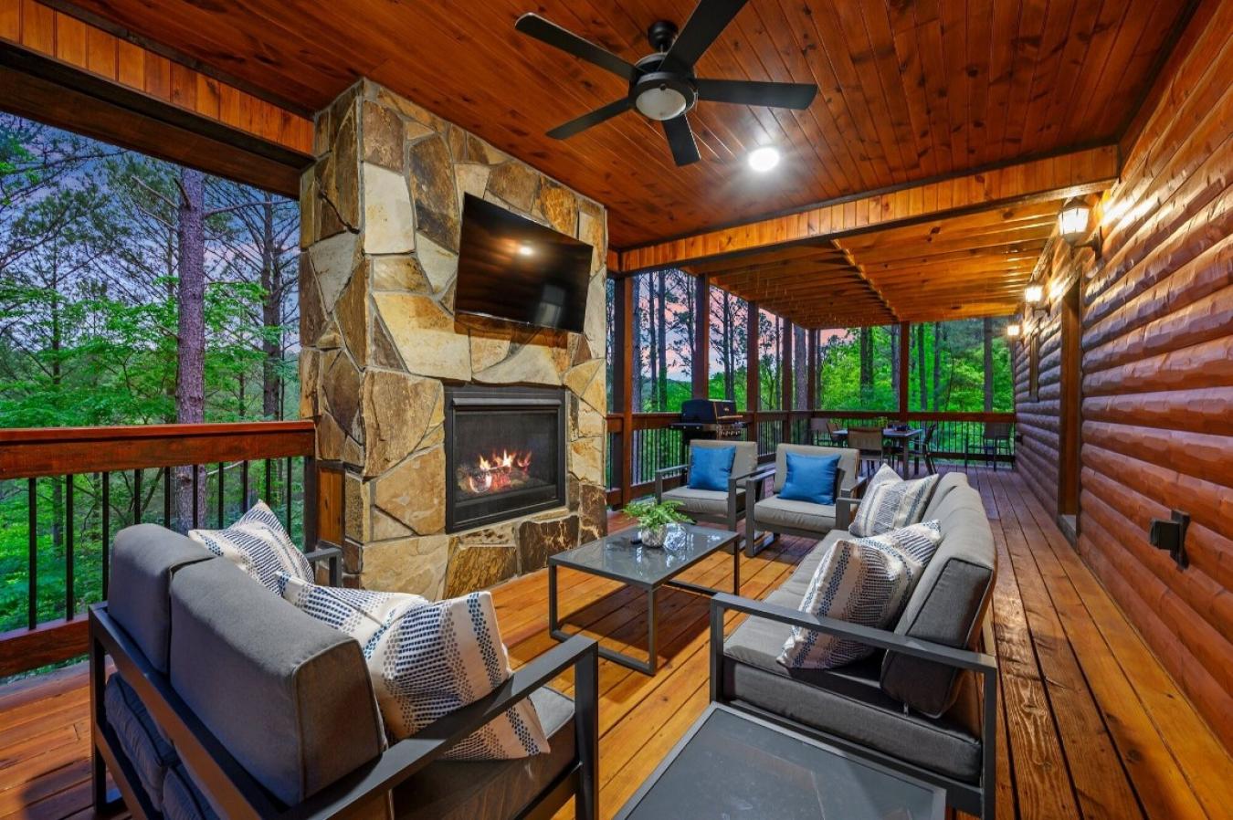 Broken Bow, Oklahoma, 74728, United States, 3 Bedrooms Bedrooms, ,3 BathroomsBathrooms,Residential,For Sale,1797292