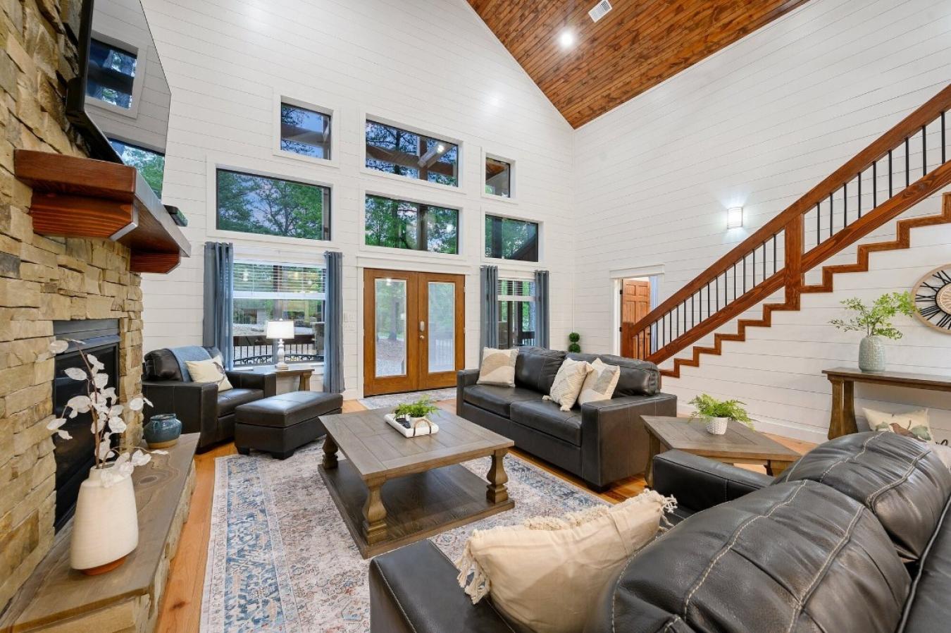 Broken Bow, Oklahoma, 74728, United States, 3 Bedrooms Bedrooms, ,3 BathroomsBathrooms,Residential,For Sale,1797292
