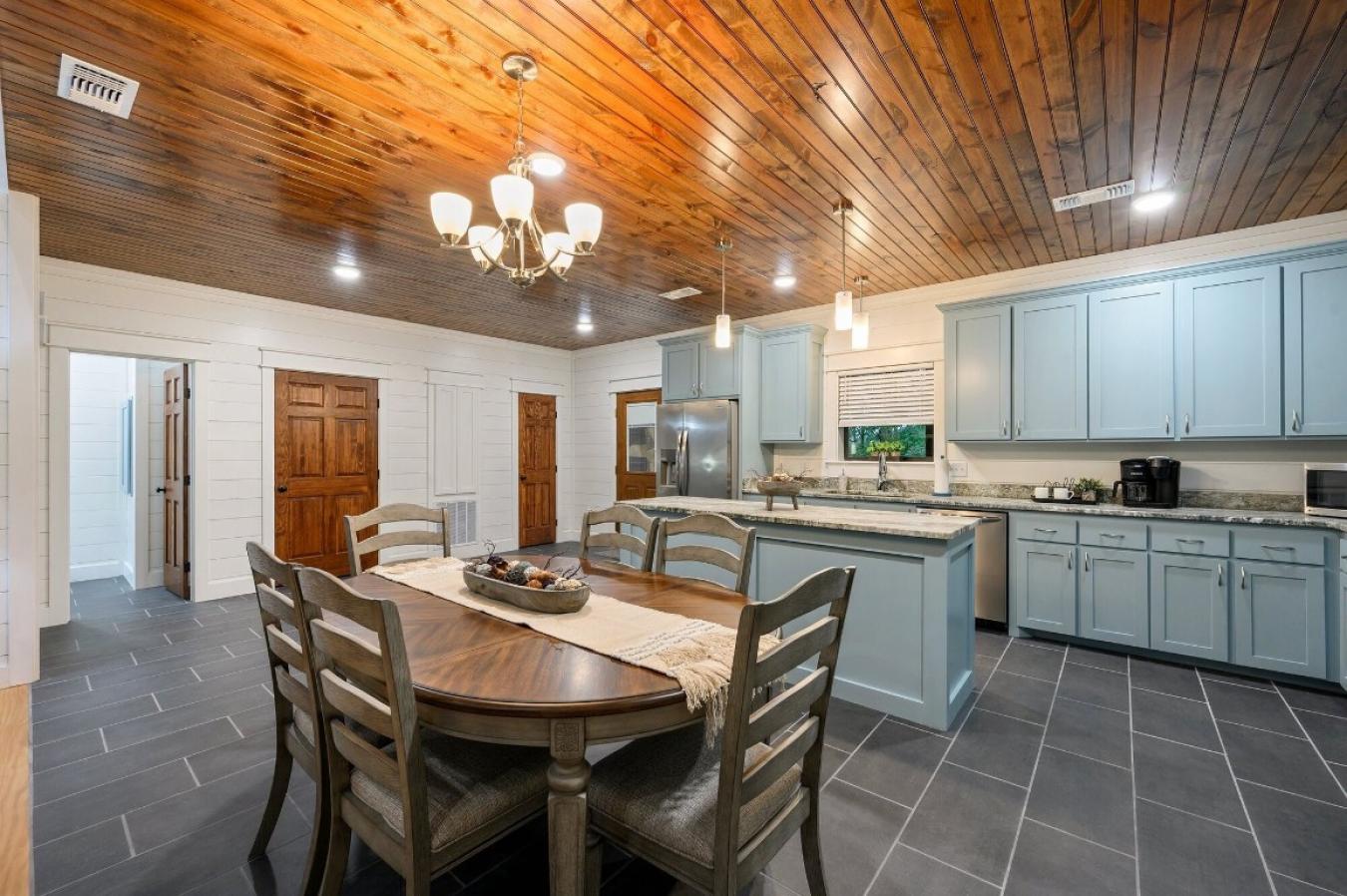 Broken Bow, Oklahoma, 74728, United States, 3 Bedrooms Bedrooms, ,3 BathroomsBathrooms,Residential,For Sale,1797292