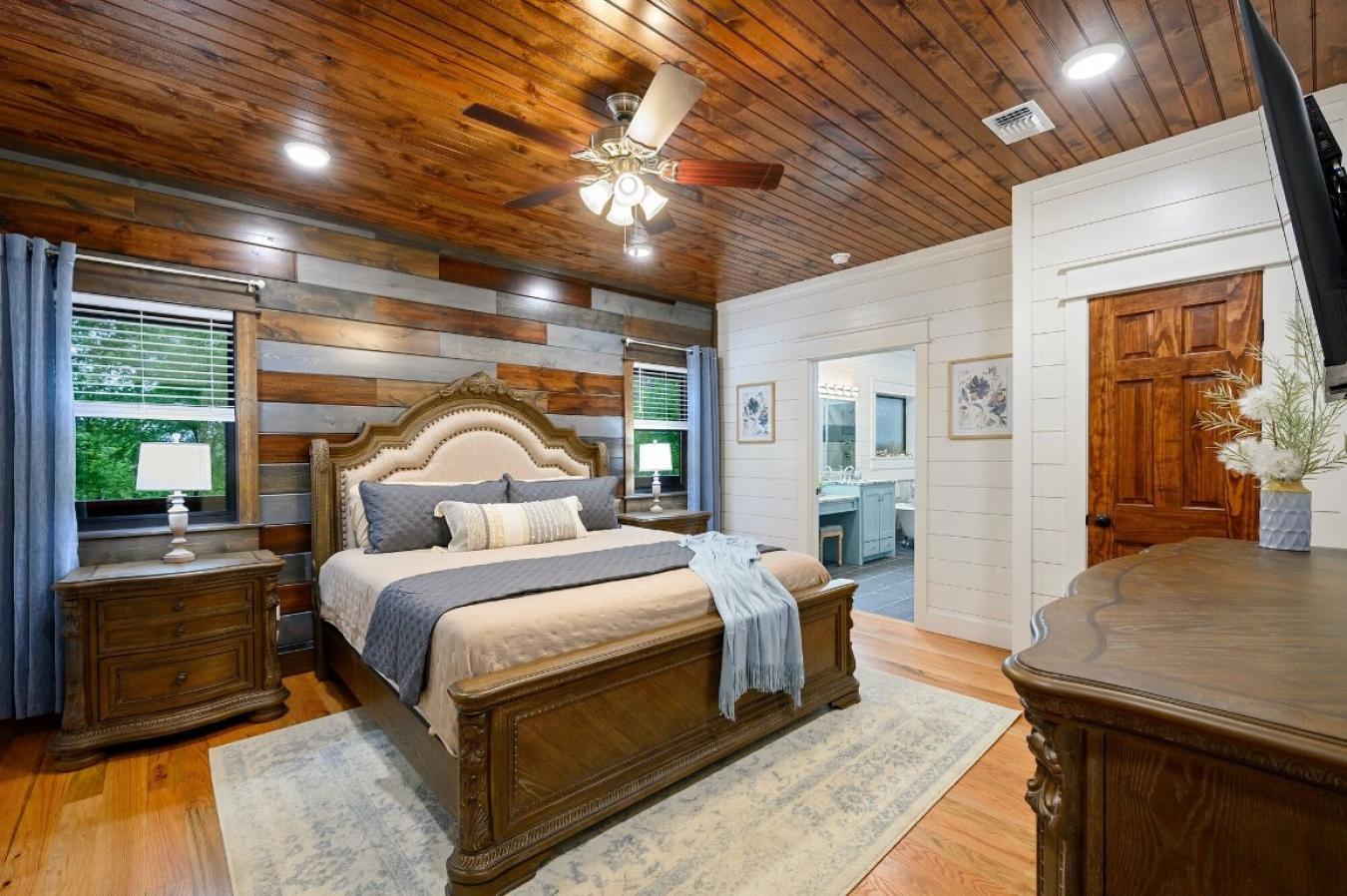 Broken Bow, Oklahoma, 74728, United States, 3 Bedrooms Bedrooms, ,3 BathroomsBathrooms,Residential,For Sale,1797292