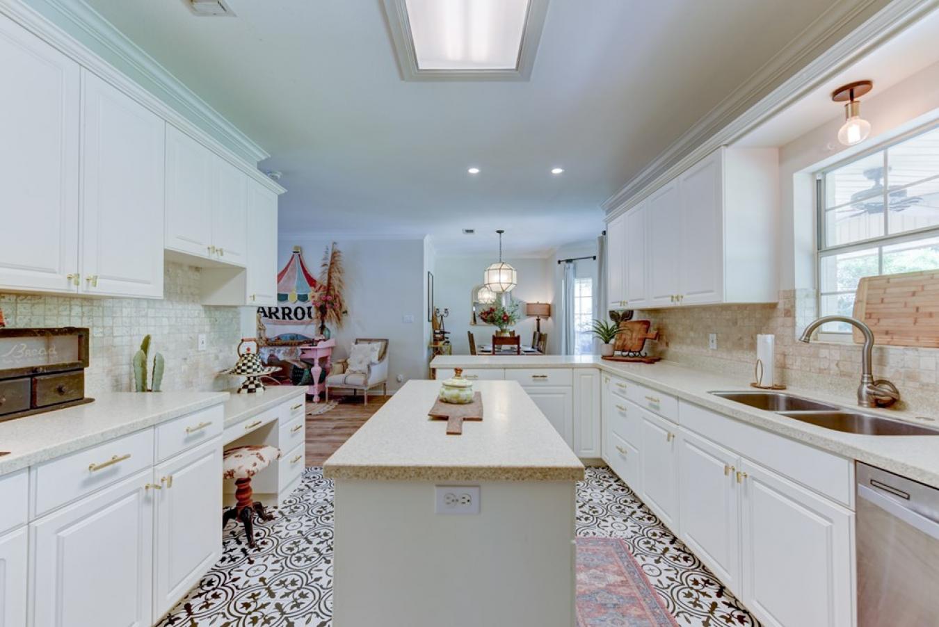 Fredericksburg, Gillespie, 78624, United States, 3 Bedrooms Bedrooms, ,2 BathroomsBathrooms,Residential,For Sale,1936041