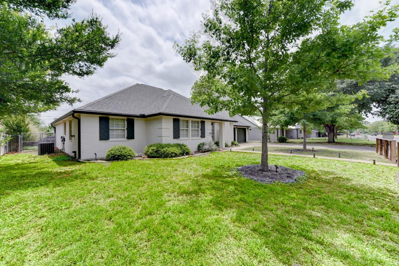 Fredericksburg, Gillespie, 78624, United States, 3 Bedrooms Bedrooms, ,2 BathroomsBathrooms,Residential,For Sale,1936041