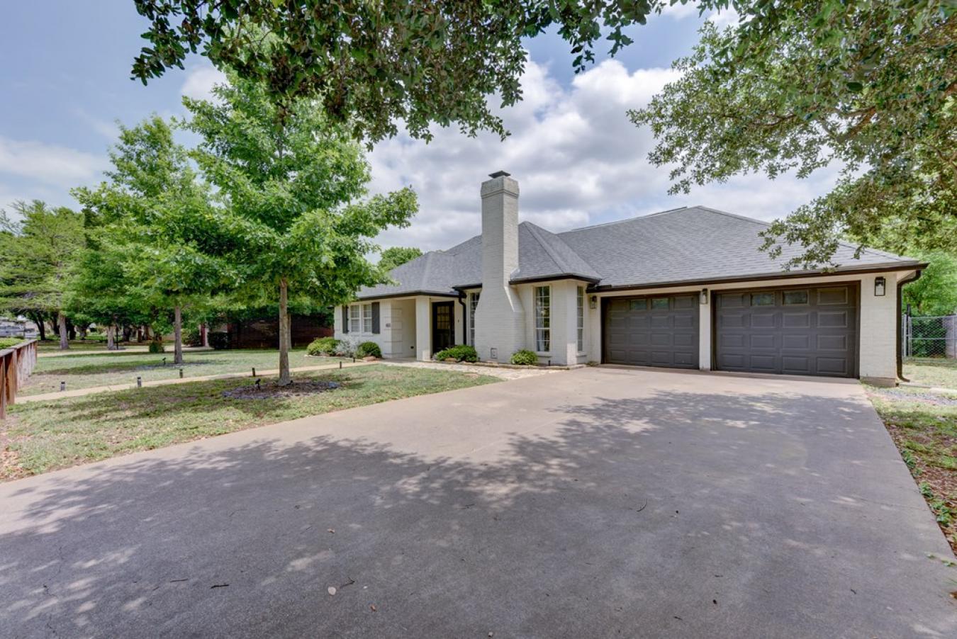 Fredericksburg, Gillespie, 78624, United States, 3 Bedrooms Bedrooms, ,2 BathroomsBathrooms,Residential,For Sale,1936041