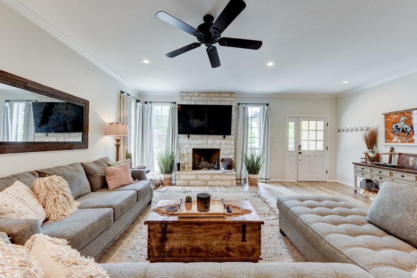 Fredericksburg, Gillespie, 78624, United States, 3 Bedrooms Bedrooms, ,2 BathroomsBathrooms,Residential,For Sale,1936041