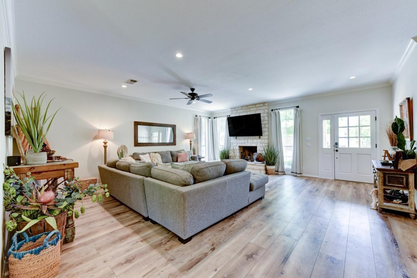 Fredericksburg, Gillespie, 78624, United States, 3 Bedrooms Bedrooms, ,2 BathroomsBathrooms,Residential,For Sale,1936041