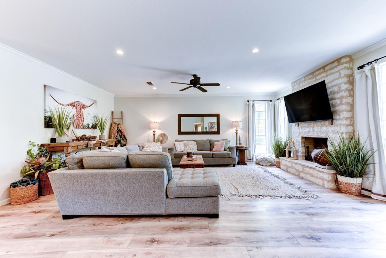 Fredericksburg, Gillespie, 78624, United States, 3 Bedrooms Bedrooms, ,2 BathroomsBathrooms,Residential,For Sale,1936041