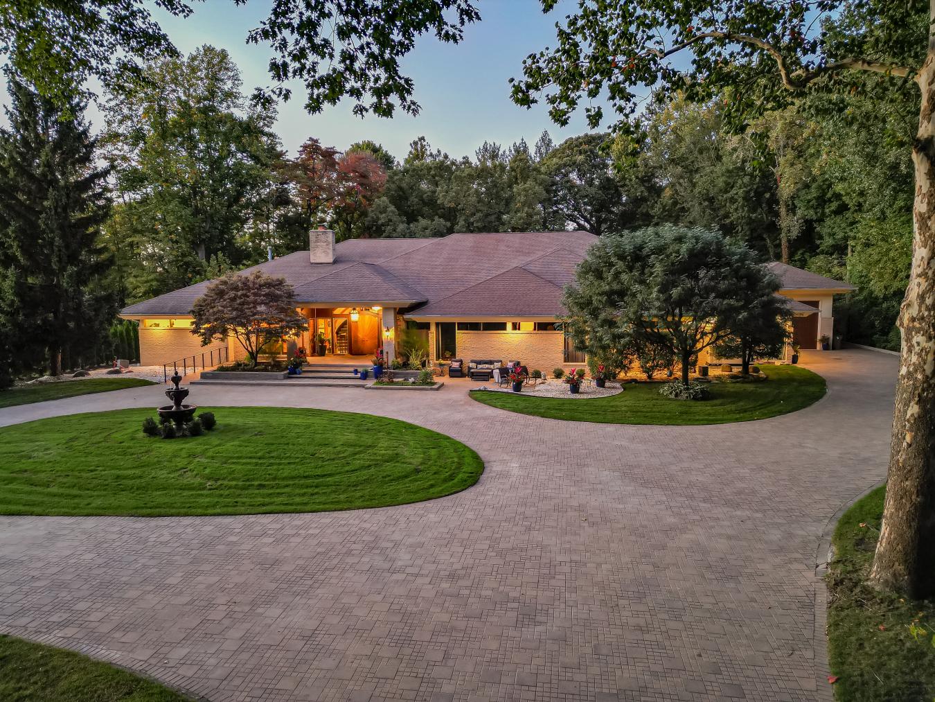 Clinton Twp, Michigan, 48036, United States, 5 Bedrooms Bedrooms, ,6 BathroomsBathrooms,Residential,For Sale,1839665