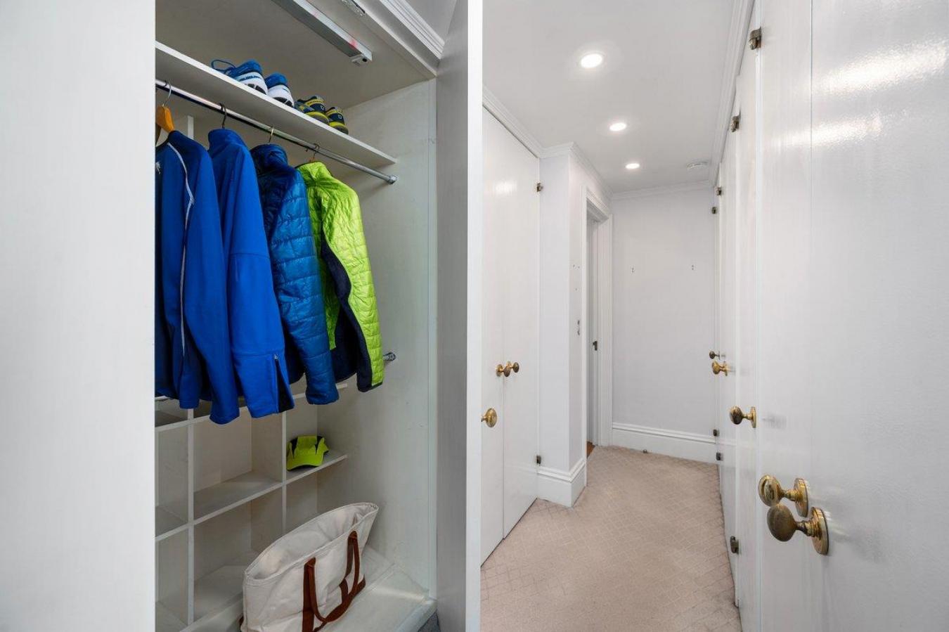 Manhattan, New York, 10024, United States, 3 Bedrooms Bedrooms, ,2 BathroomsBathrooms,Residential,For Sale,1797271