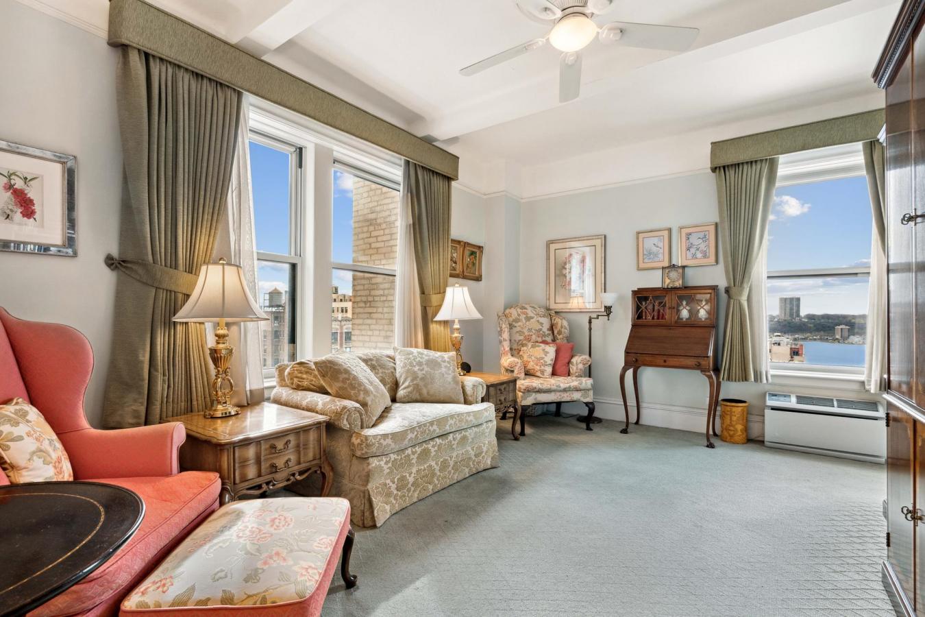 Manhattan, New York, 10024, United States, 3 Bedrooms Bedrooms, ,2 BathroomsBathrooms,Residential,For Sale,1797271