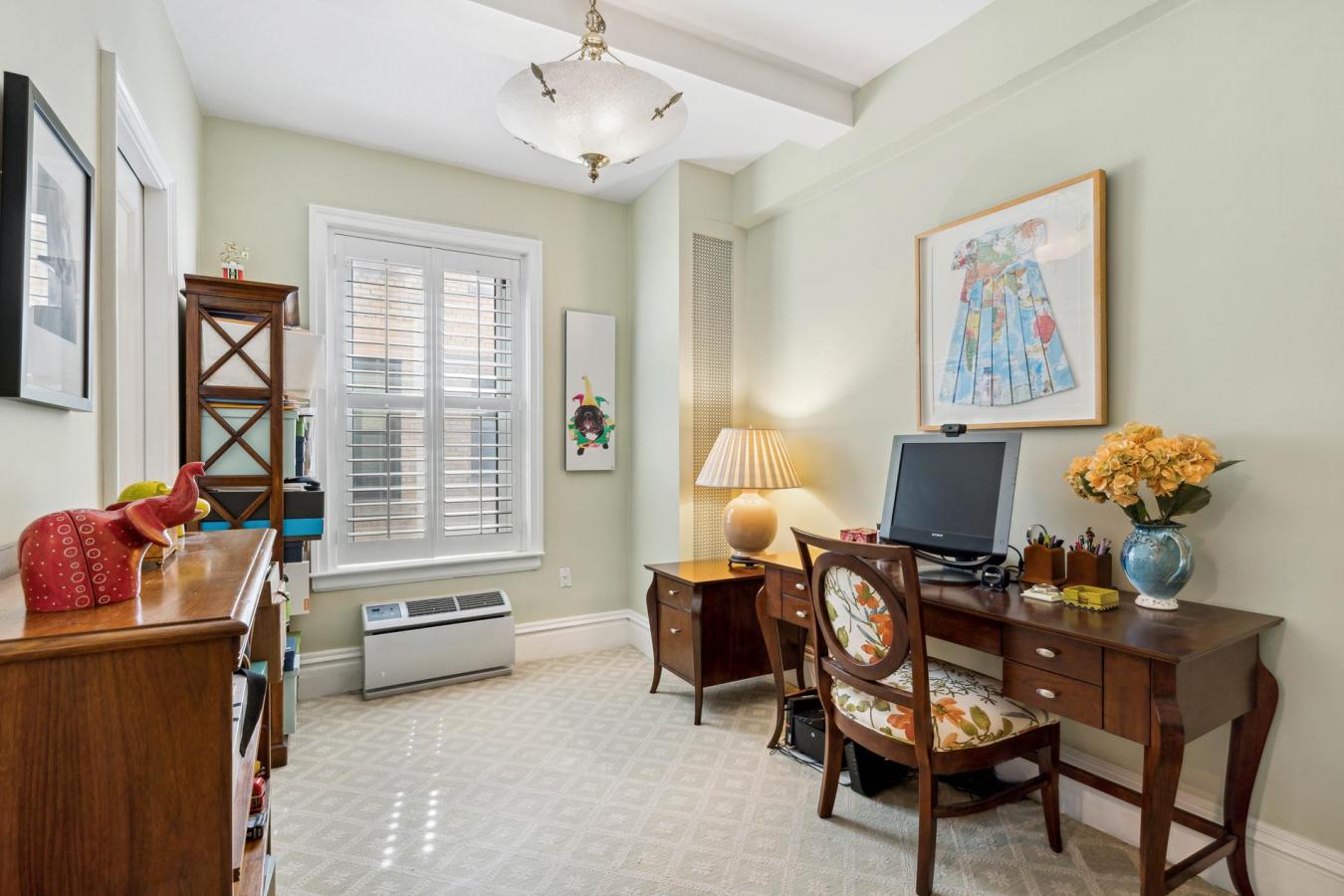 Manhattan, New York, 10024, United States, 3 Bedrooms Bedrooms, ,2 BathroomsBathrooms,Residential,For Sale,1797271