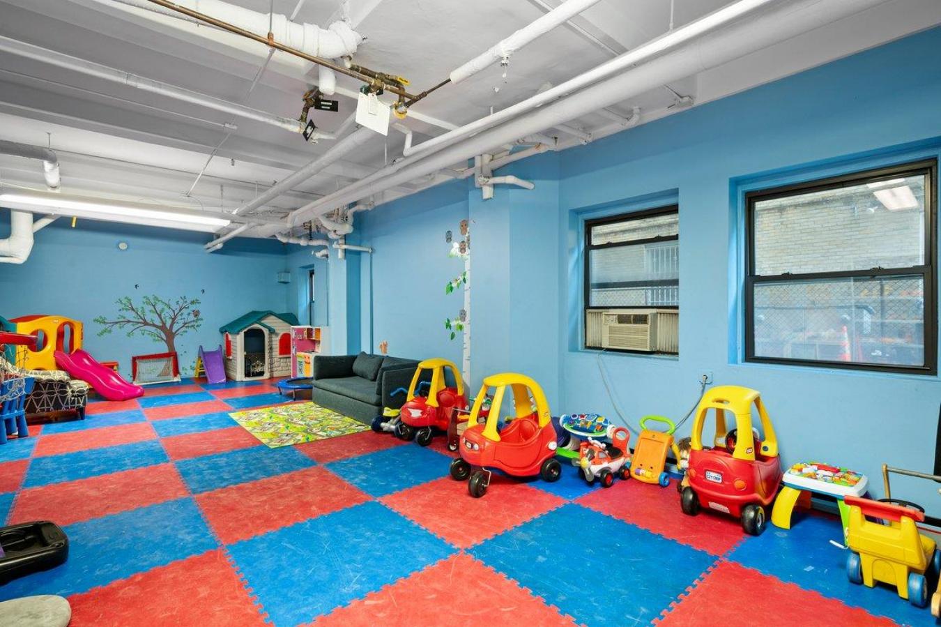 Manhattan, New York, 10024, United States, 3 Bedrooms Bedrooms, ,2 BathroomsBathrooms,Residential,For Sale,1797271