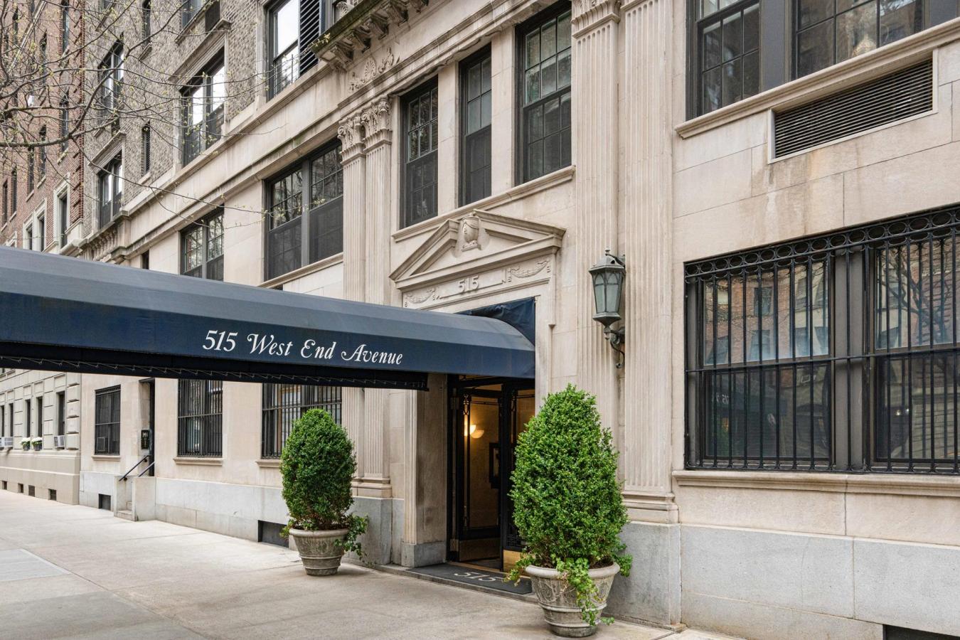 Manhattan, New York, 10024, United States, 3 Bedrooms Bedrooms, ,2 BathroomsBathrooms,Residential,For Sale,1797271