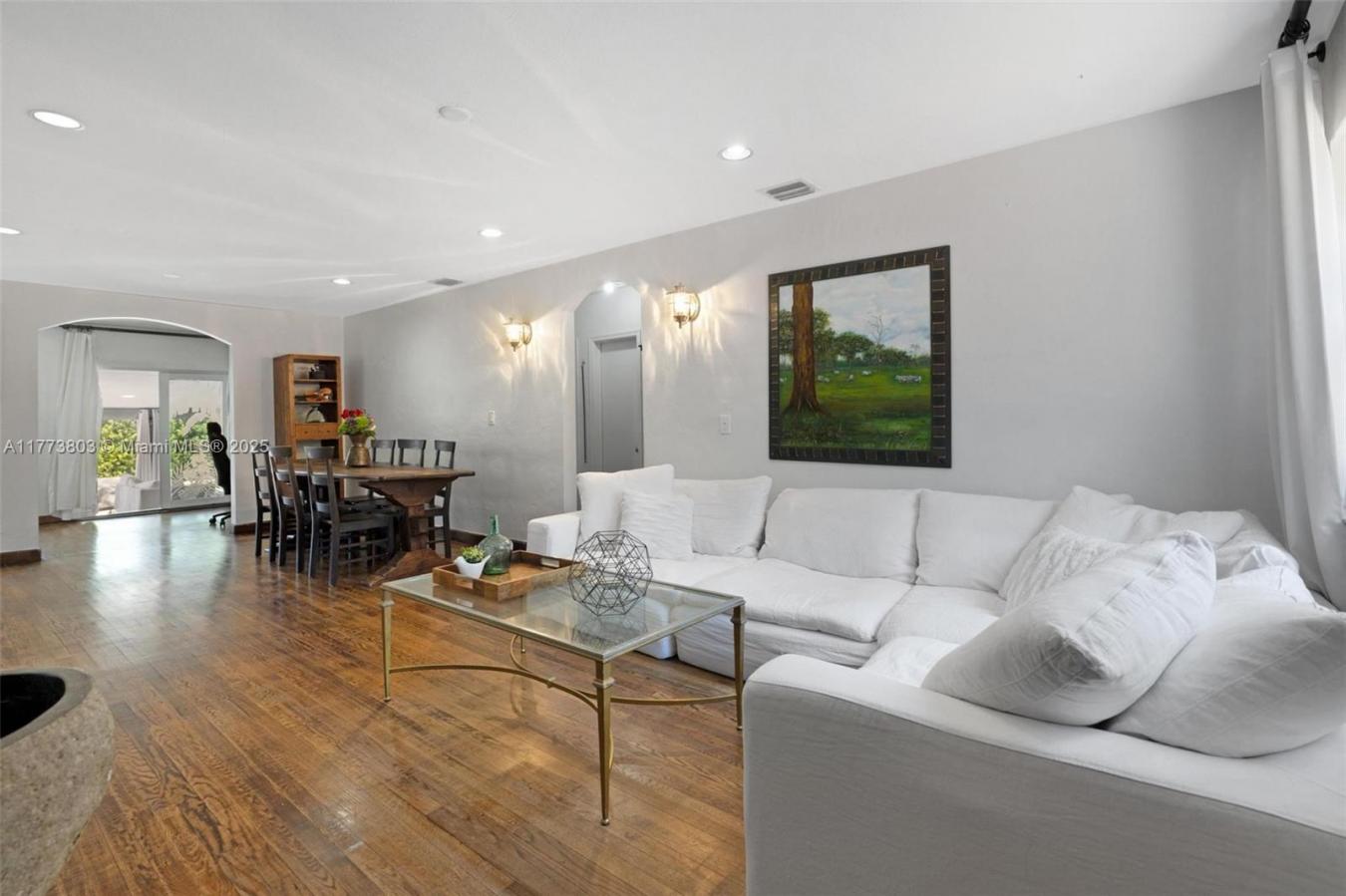 Miami Beach, Florida, 33141, United States, 4 Bedrooms Bedrooms, ,3 BathroomsBathrooms,Residential,For Sale,1797255