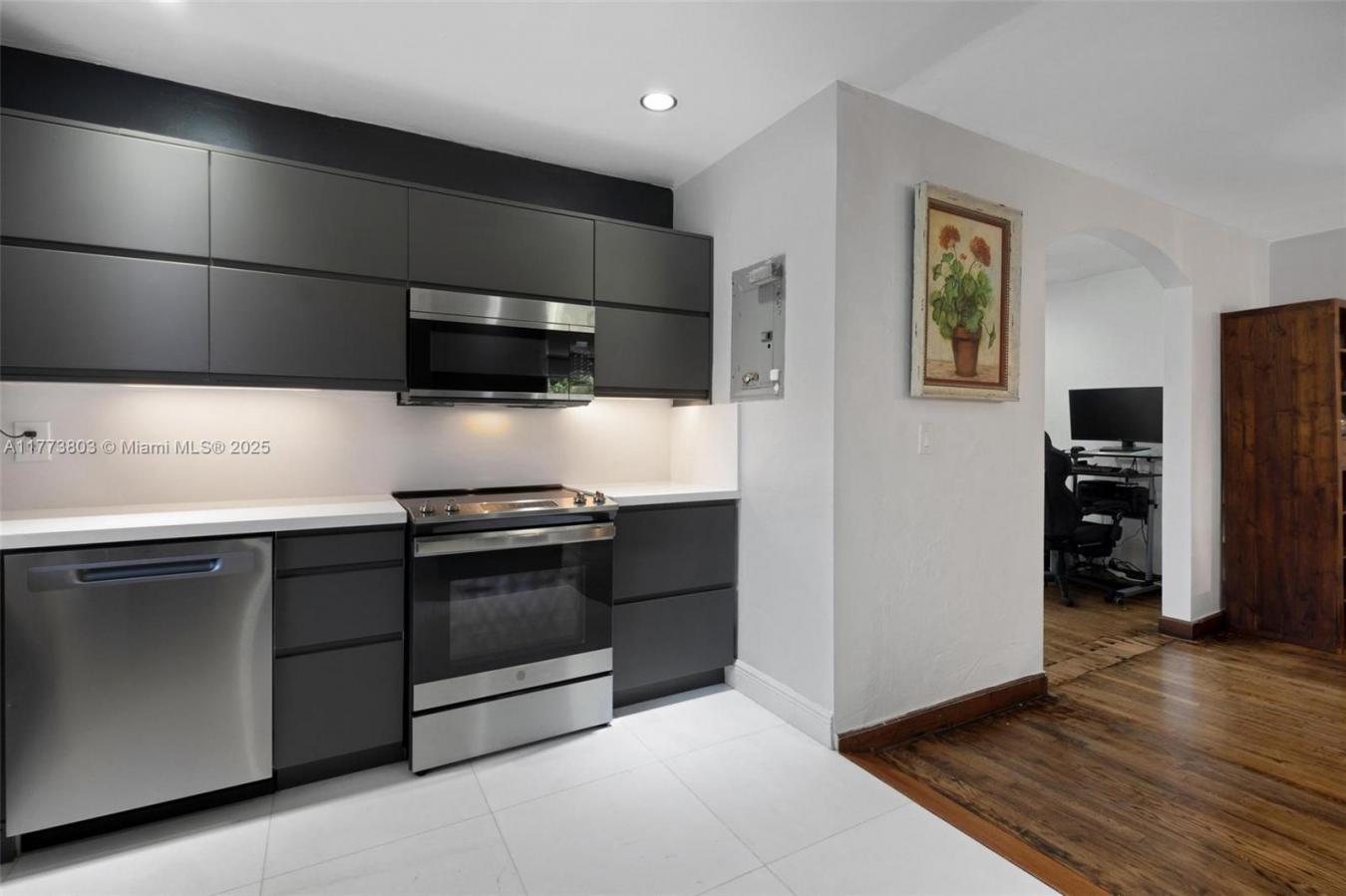 Miami Beach, Florida, 33141, United States, 4 Bedrooms Bedrooms, ,3 BathroomsBathrooms,Residential,For Sale,1797255