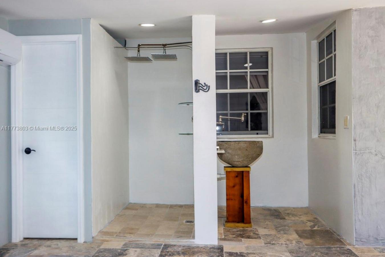 Miami Beach, Florida, 33141, United States, 4 Bedrooms Bedrooms, ,3 BathroomsBathrooms,Residential,For Sale,1797255