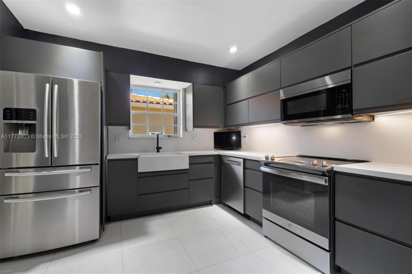 Miami Beach, Florida, 33141, United States, 4 Bedrooms Bedrooms, ,3 BathroomsBathrooms,Residential,For Sale,1797255