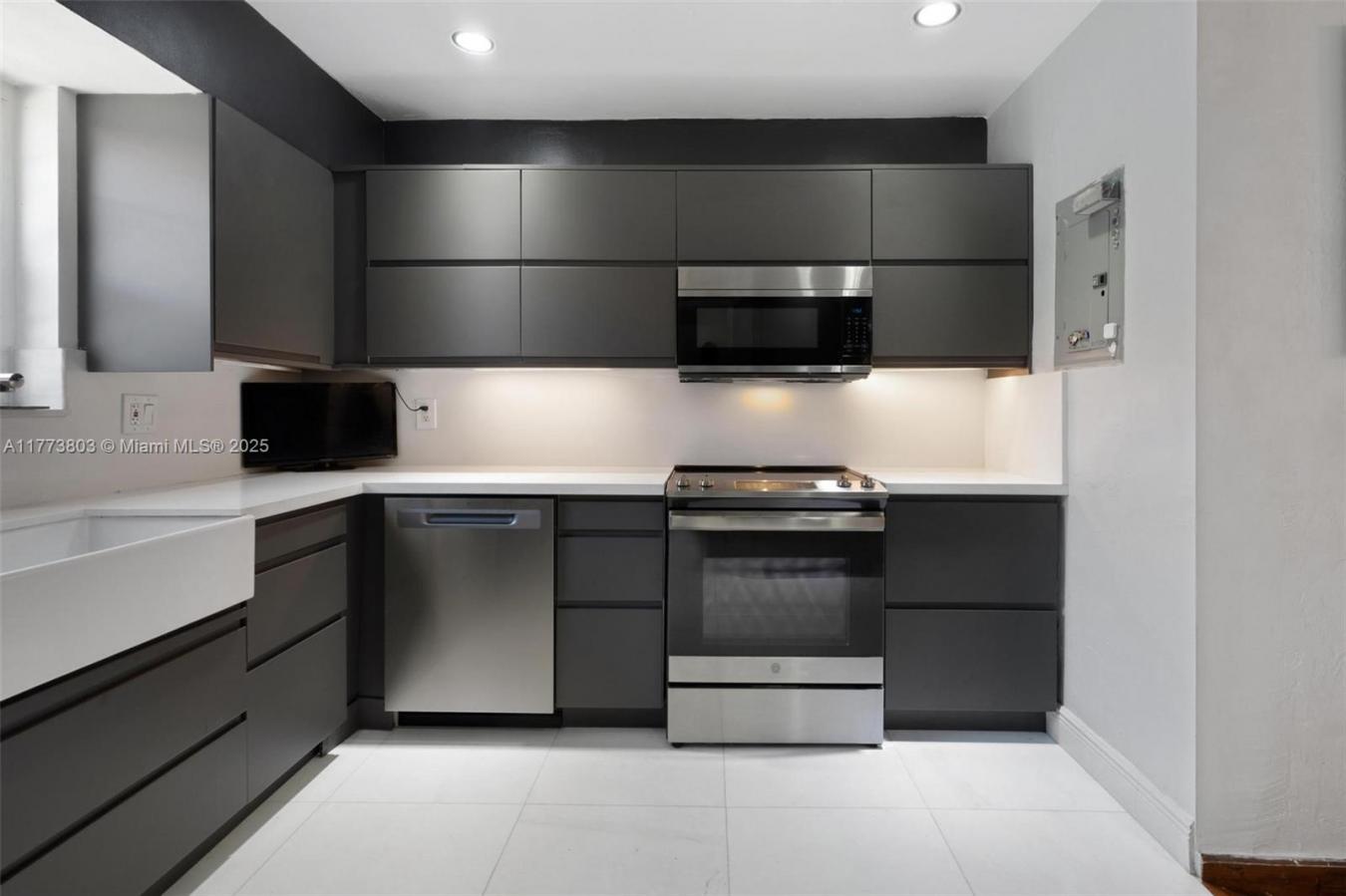 Miami Beach, Florida, 33141, United States, 4 Bedrooms Bedrooms, ,3 BathroomsBathrooms,Residential,For Sale,1797255