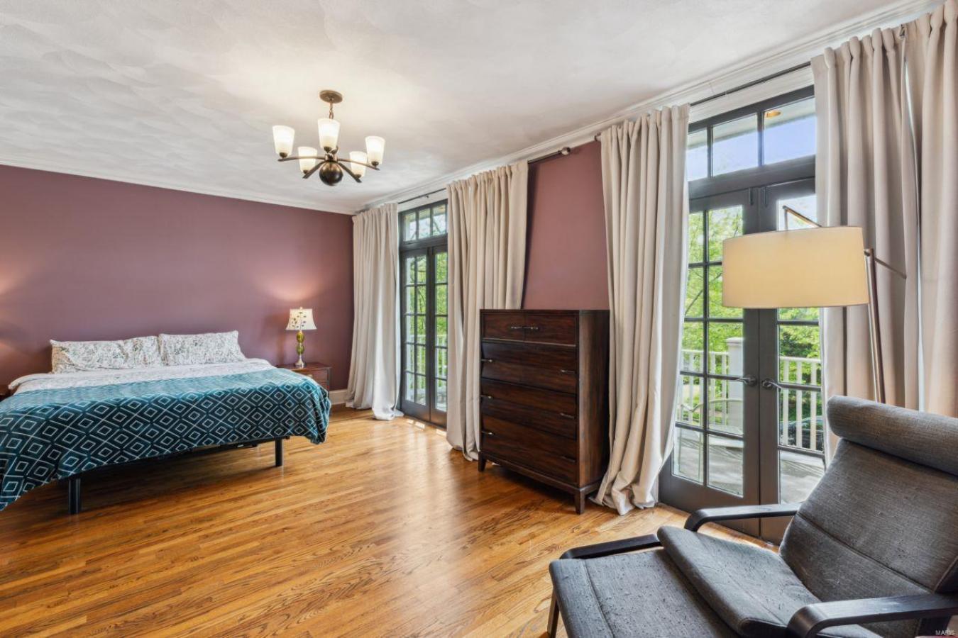 St Louis, Missouri, 63108, United States, 3 Bedrooms Bedrooms, ,2 BathroomsBathrooms,Residential,For Sale,1797254