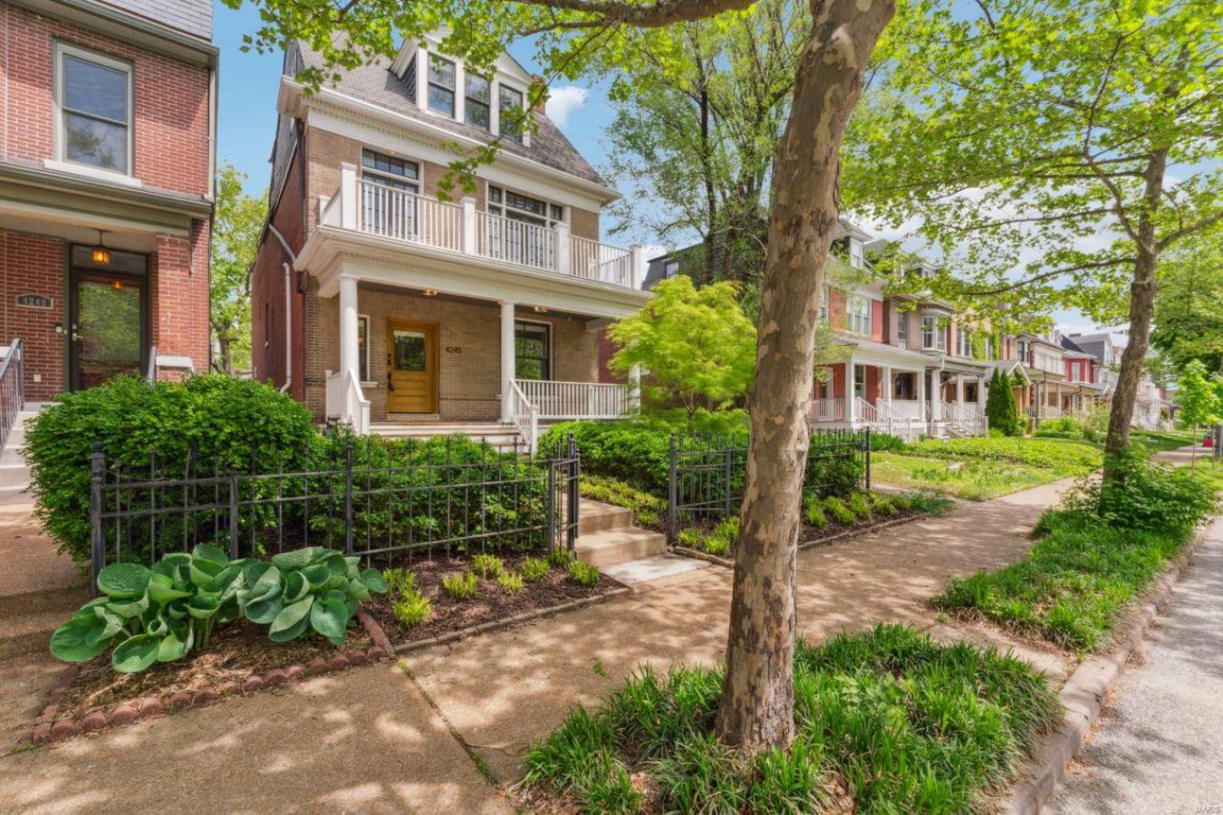 St Louis, Missouri, 63108, United States, 3 Bedrooms Bedrooms, ,2 BathroomsBathrooms,Residential,For Sale,1797254
