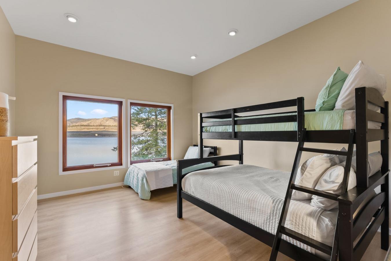 Creston, Washington, 99117, United States, 7 Bedrooms Bedrooms, ,5 BathroomsBathrooms,Residential,For Sale,1828896