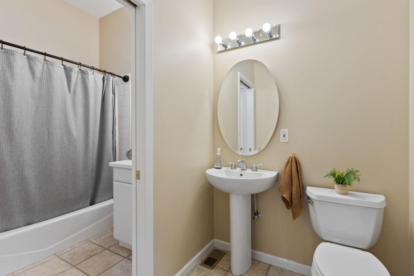 Creston, Washington, 99117, United States, 7 Bedrooms Bedrooms, ,5 BathroomsBathrooms,Residential,For Sale,1828896