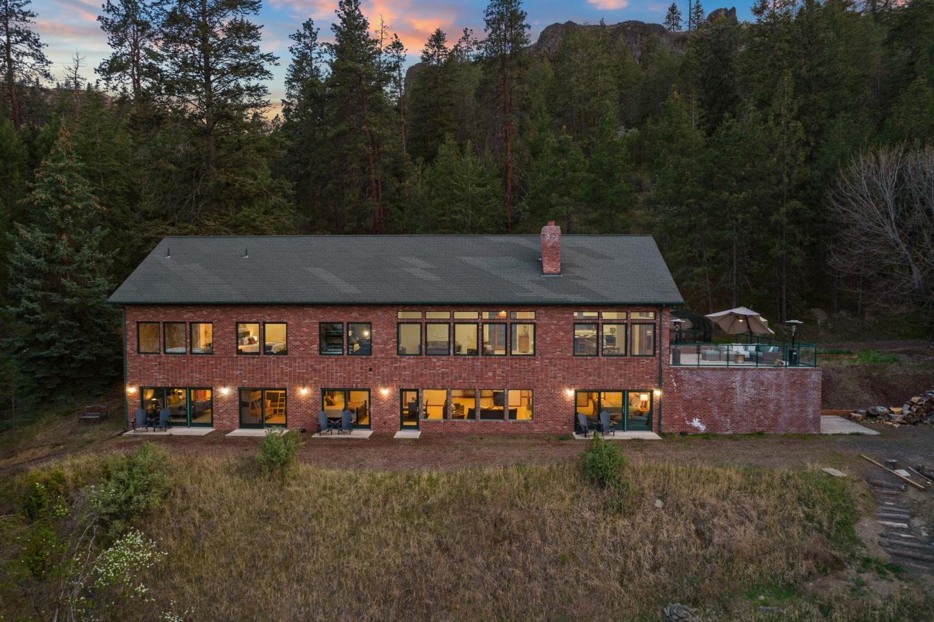 Creston, Washington, 99117, United States, 7 Bedrooms Bedrooms, ,5 BathroomsBathrooms,Residential,For Sale,1828896