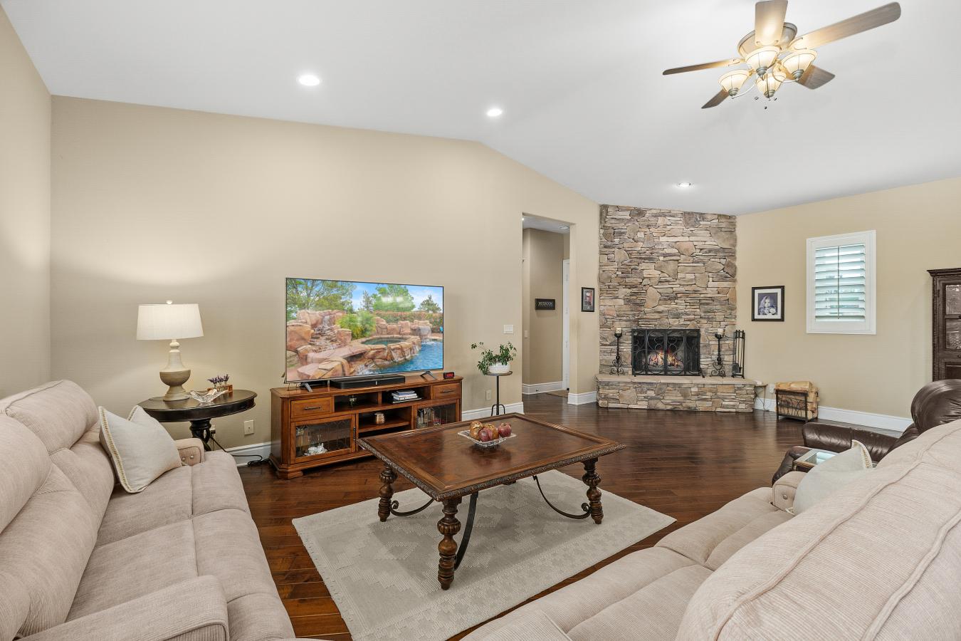 Murrieta, Riverside, 92562, United States, 5 Bedrooms Bedrooms, ,5 BathroomsBathrooms,Residential,For Sale,1801010