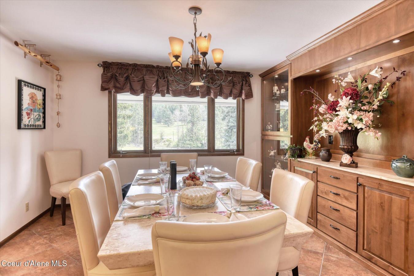 Coeur d'Alene, Idaho, 83814, United States, 4 Bedrooms Bedrooms, ,5 BathroomsBathrooms,Residential,For Sale,1797243