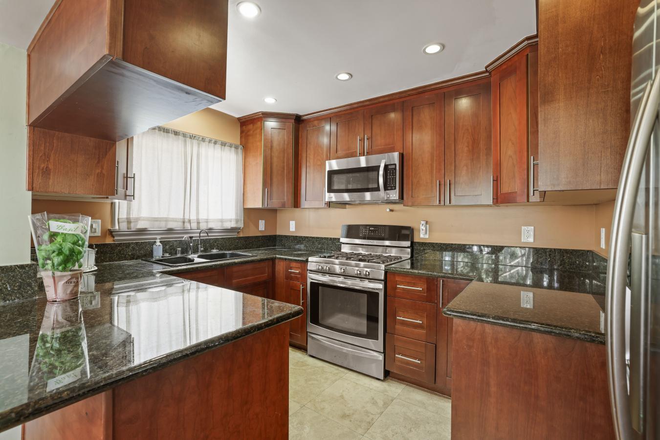 Santa Monica, California, 90403, United States, 11 Bedrooms Bedrooms, ,11 BathroomsBathrooms,Residential,For Sale,1797235