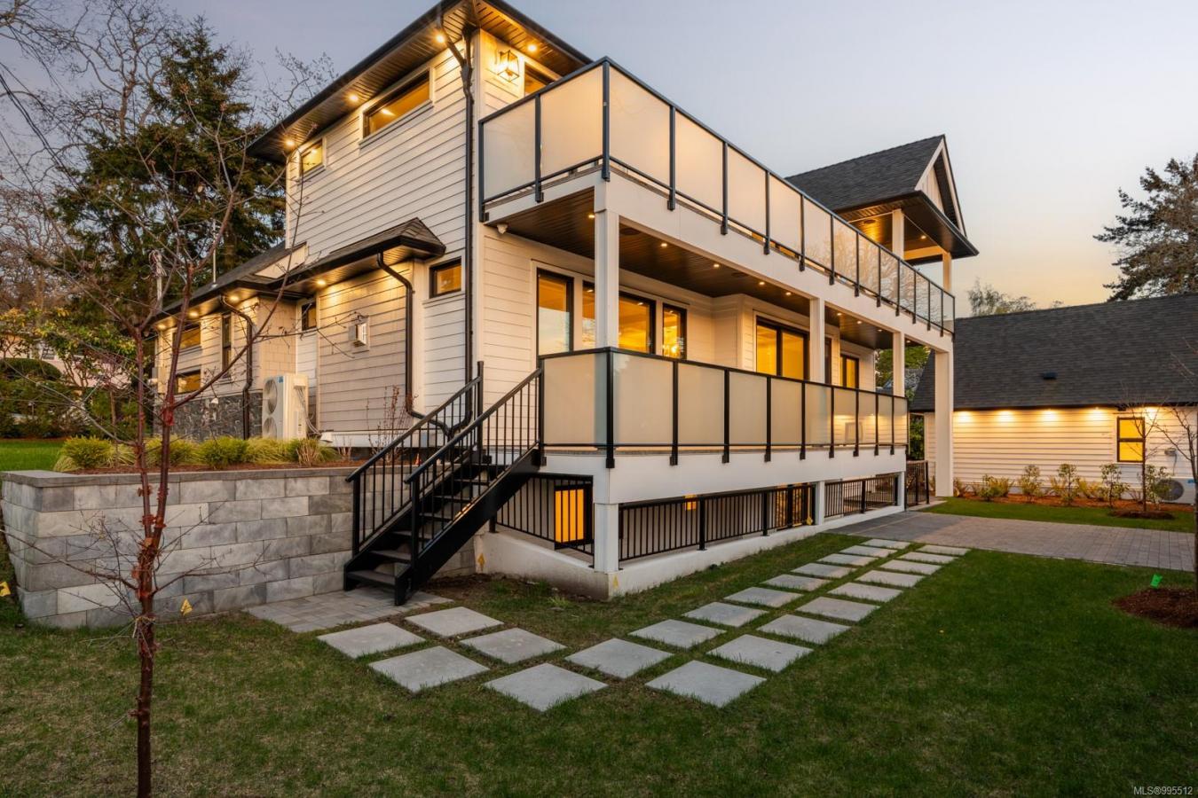 Victoria, BC, V8S 1H2, Canada, 7 Bedrooms Bedrooms, ,6 BathroomsBathrooms,Residential,For Sale,1801005