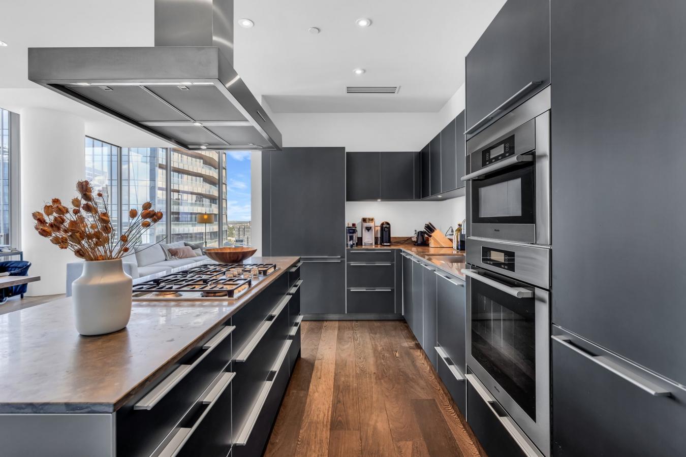 Austin, Texas, 78701, United States, 2 Bedrooms Bedrooms, ,2 BathroomsBathrooms,Residential,For Sale,1800996