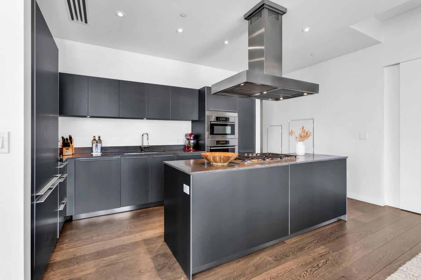 Austin, Texas, 78701, United States, 2 Bedrooms Bedrooms, ,2 BathroomsBathrooms,Residential,For Sale,1800996