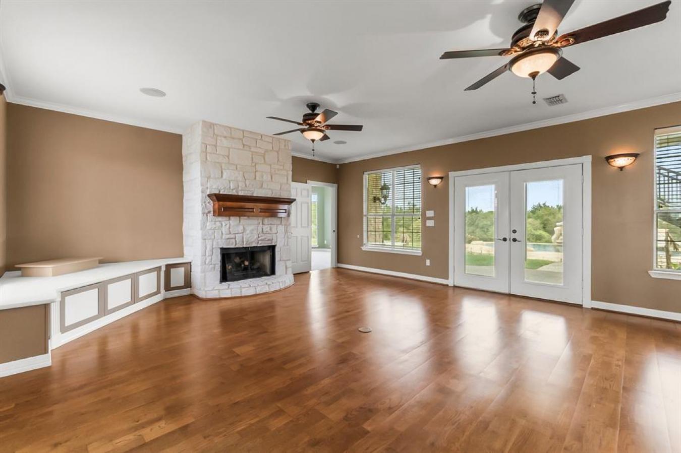 Brenham, Texas, 77833, United States, 4 Bedrooms Bedrooms, ,3 BathroomsBathrooms,Residential,For Sale,1800990