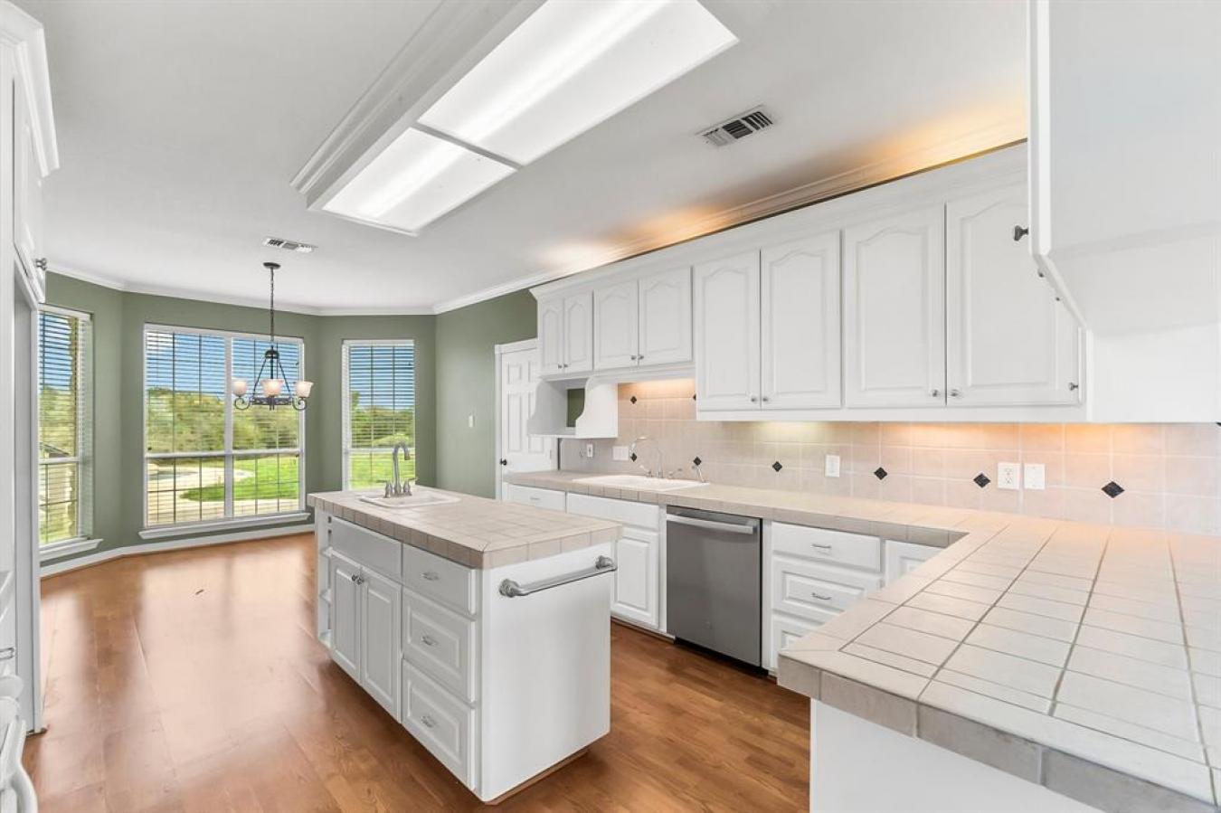 Brenham, Texas, 77833, United States, 4 Bedrooms Bedrooms, ,3 BathroomsBathrooms,Residential,For Sale,1800990