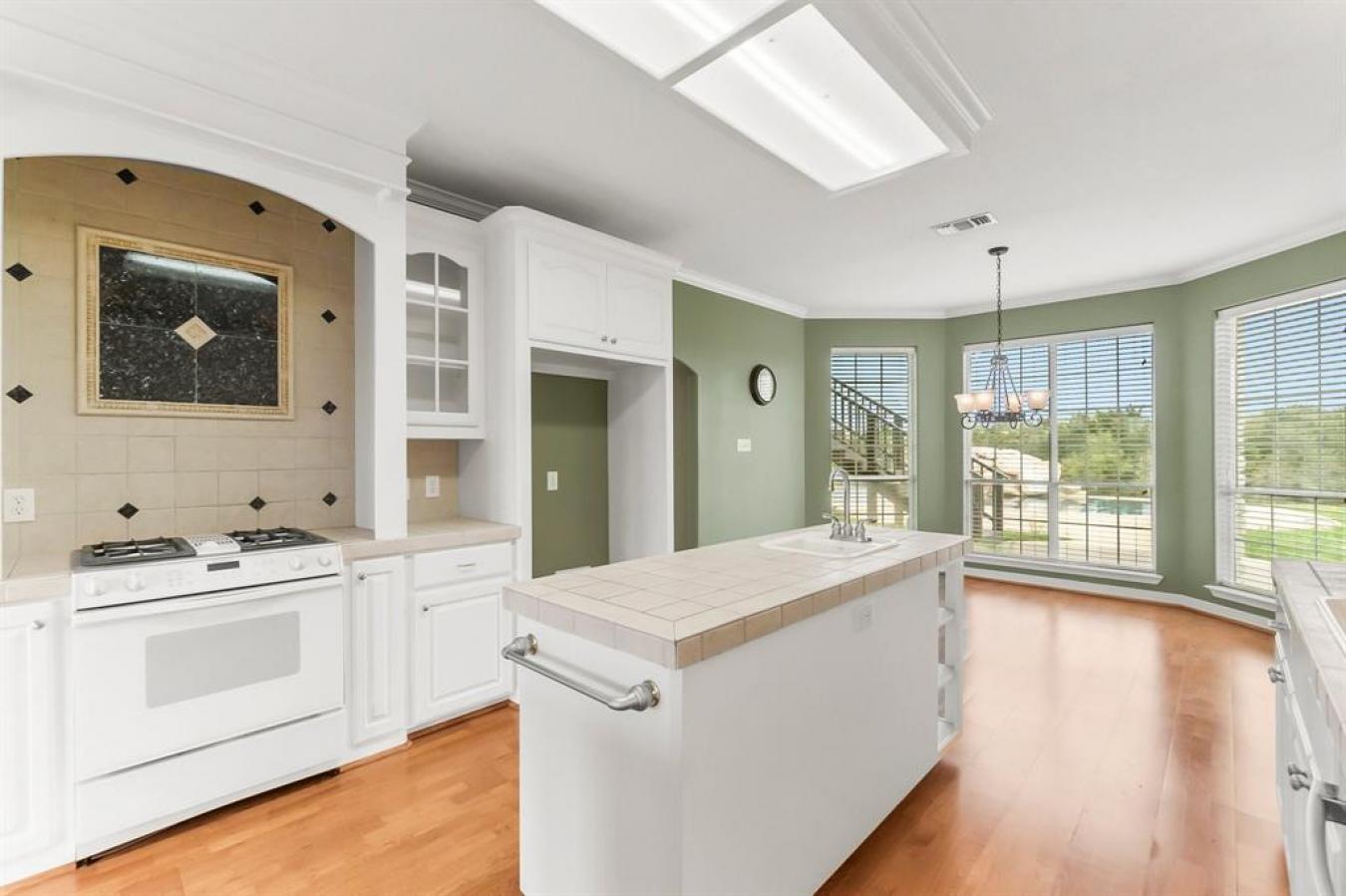 Brenham, Texas, 77833, United States, 4 Bedrooms Bedrooms, ,3 BathroomsBathrooms,Residential,For Sale,1800990