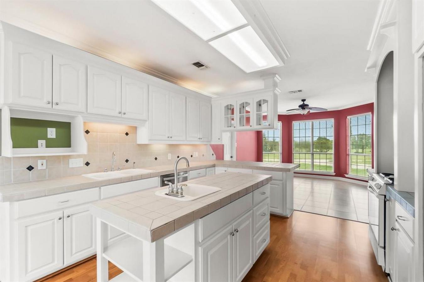 Brenham, Texas, 77833, United States, 4 Bedrooms Bedrooms, ,3 BathroomsBathrooms,Residential,For Sale,1800990